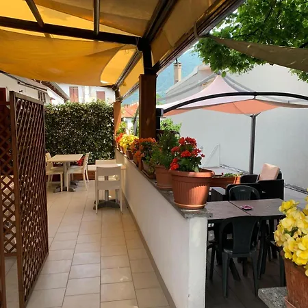 Beb I Portici فندق مبيت وإفطار تْشيرنوبيو