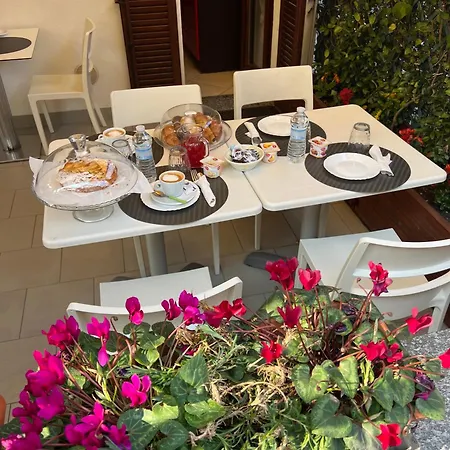 Beb I Portici فندق مبيت وإفطار تْشيرنوبيو