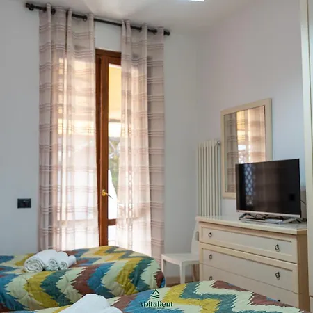 Oda ve Kahvaltı I Portici - 3*